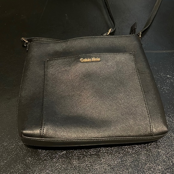 Calvin Klein leather crossbody - Picture 1 of 7